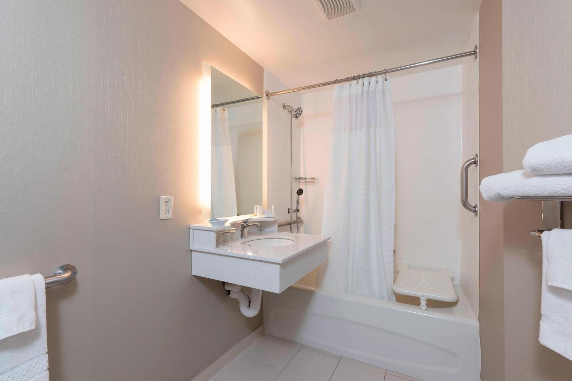 Springhill Suites Grand Rapids North Walker Eksteriør bilde
